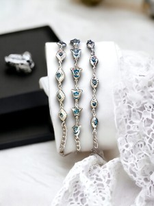 Bracelet enveloppant tendance en acier inoxydable avec pierres de zircon DAFNI BIG PAZAR - Cadeau d'Istanbul - Product Image 1