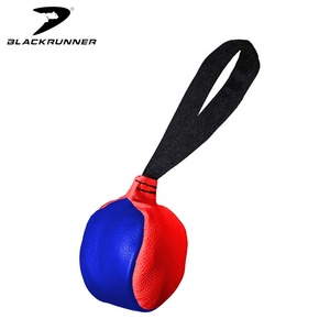 Balle en cuir véritable avec une poignée pour la formation des morsures balle à mâcher en cuir pour chien balle à mordre en cuir classique BC-O05174 - Product Image 2