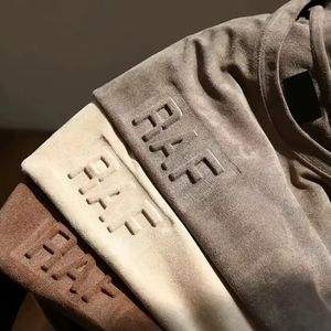Premium 500Gsm Logotipo en relieve de alta calidad Impresión de descarga de gran tamaño personalizada Sudaderas con capucha de invierno con cuello levantado para mujeres - Product Image 4