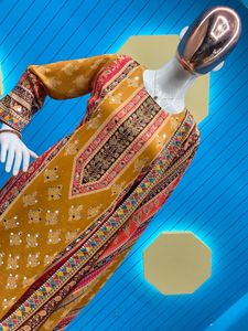 Nuevo diseñador Party Wear Muselina Algodón Impreso y espejo real Trabajo Top y pantalón con Samosa Lace Work Dupatta Listo para usar - Product Image 3