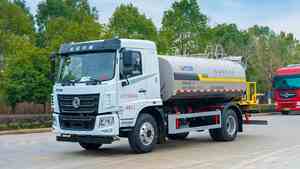 Camión Cisterna de Agua Usado de 12 Litros, Acero Inoxidable, Transmisión Manual, 4x2, con Funciones de Aspersión - Product Image 2