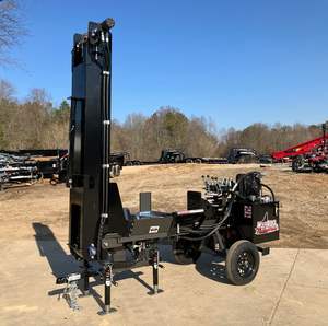 Trituradora de Madera Wolfe Ridge 28C de 28 Toneladas con Transportador Hidráulico y Motor - Capacidad de 20t/h - Product Image 1