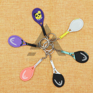 พวงกุญแจรูปไม้เทนนิส/ไม้พาเดล แบบนูน/แบบเรียบ ทำจากยางซิลิโคน PVC นิ่ม พิมพ์ลายตามสั่ง ของขวัญส่งเสริมการขาย - Product Image 5