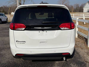Chrysler Voyager LX 2025 IMPECABLE - Product Image 3
