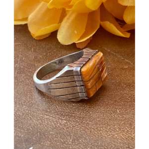 Anillo con Incrustaciones de Plata de Ley y Concha de Ostra Espinosa Hecho por Artesanos Navajo, Joyería Cultural Coleccionable, Talla 9 - Product Image 3