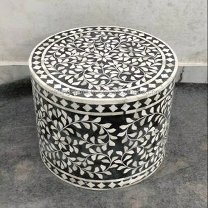 Tabouret ange en résine artisanale avec forme personnalisée, artisanat décoratif pour la maison, ARTISANAT EN RÉSINE - Product Image 1