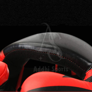 หมวกกันกระแทกหนังน้ำหนักเบาสำหรับชกมวยแบบ OEM พร้อมที่ป้องกันหูและแก้ม กันน้ำ ใช้ได้ทั้งชายและหญิง สำหรับการฝึกซ้อม - Product Image 3