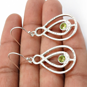 Vente en gros de fournitures de bijoux Boucles d'oreilles en argent sterling 925 avec péridot vert naturel et pierres précieuses Fabricant de bijoux au design unique - Product Image 3