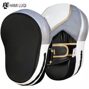 Almohadillas de enfoque de boxeo de cuero PU hechas a mano con correas ajustables Equipo de entrenamiento absorbente de golpes y guantes de perforación - Product Image 6
