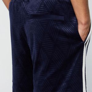 กางเกงขาสั้นผ้ากำมะหยี่ของผู้ชายคุณภาพสูง-นุ่มสบายและเหมาะสำหรับชุดลำลองและสไตล์ที่ผ่อนคลาย - Product Image 3