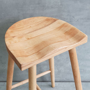 Taburete de Bar de Diseño Escandinavo GBSK010, Estructura de Madera Maciza de Caucho y Acero para Hogar o Casa de Campo con Asiento Curvo - Product Image 3