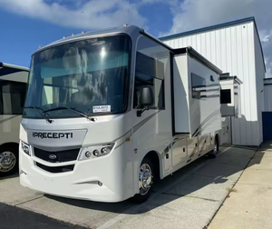 Luxury Large Used 16ft 4x4 Truck Camper Motorhome Steel Aluminum Construction 4-6 Persons Capacity for Road Travel Home Camping - Product Image 3