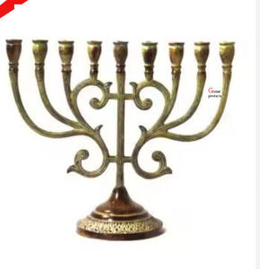Meilleur vendeur : Menorah à 9 branches en acier inoxydable finition dorée - Product Image 2