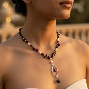 สร้อยคอผู้หญิงประดับพลอยโกเมนและมุก ดีไซน์หรูหราและมีสไตล์ ประเภทสินค้า - Product Image 1