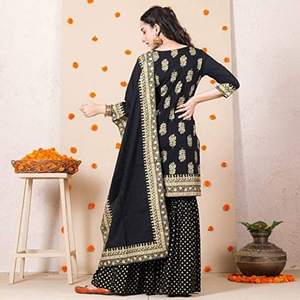 Última Nueva Llegada Tendencia Matrimonio y Boda Desgaste Nupcial Lehenga Choli Hermoso Bordado Pesado Trabajo Vestido de Color Rojo - Product Image 2