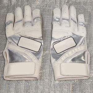 Guantes de bateo de cricket asequibles a granel con forro interior suave y agarre antideslizante disponible con bajo MoQ Hecho en Pakistán - Product Image 4