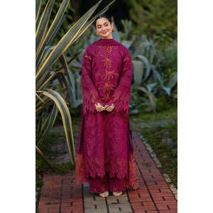 Conjunto Rang Rasiya de 3 Piezas: Camisa de Chikan Bordada con Dupatta de Malla Khaddi y Pantalones Bordados BIC-4885 Hechos de Tela de Chifón - Product Image 1