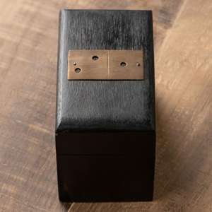 กล่องเกมลูกเต๋าและโดมิโนไม้สไตล์โปแลนด์  งานขัดเงาแบบโปแลนด์ เป็นมิตรกับสิ่งแวดล้อม ของตกแต่งบ้านทันสมัย ของขวัญและอุปกรณ์เสริม - Product Image 3