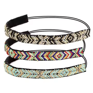 Bandeau de cheveux avec broderie de perles multi-rocailles au design personnalisé élégant Bandeau à la mode pour femmes et filles d'Inde - Product Image 2