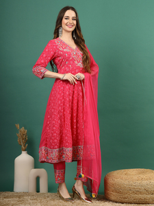 ชุดเดรสยาวแบบ Anarkali ผ้าจอร์เจตต์ปักลายดอกไม้สุดหรู พร้อมกางเกงและผ้าคลุมไหล่เข้าชุด ชุดเดรสสไตล์ชาติพันธุ์ สง่างาม เหมาะสำหรับฤดูร้อน - Product Image 5