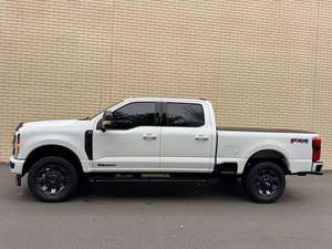 Ford F-350 Super Duty 2023 Usada, Transmisión Manual, Motor Turbo Diésel, Volante a la Izquierda, Interior Oscuro, Asientos de Cuero, en Venta - Product Image 5