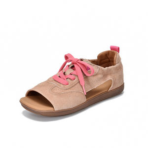 Chaussons d'intérieur en cuir souple pour femmes avec semelle intérieure rembourrée, confortables et décontractés, et claquettes classiques en cuir pour hommes - Product Image 4