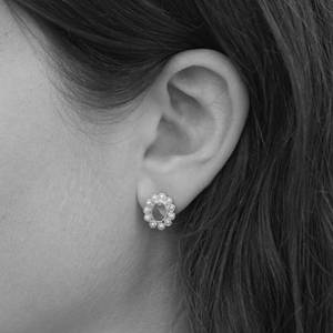 Magnifiques Boucles d'oreilles clous en argent sterling 925 avec saphir et perle, serti clos, style vintage, pierre de naissance de septembre, pour soirée, vente en gros - Product Image 4