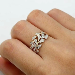 Bague en argent 925 pour femme avec diamant moissanite rond, accessoire de bijouterie magnifique - Product Image 1