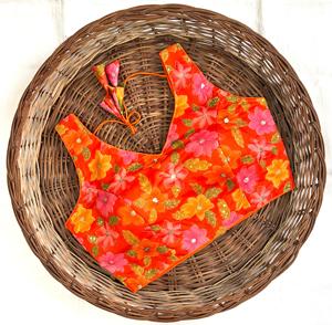 La blusa moderna tiene flores con estampado en 3D con trabajo de hilo y trabajo de posición de secuencia La blusa tiene un patrón abierto Froent y un hermoso nudo - Product Image 1