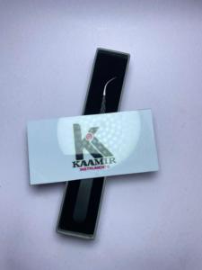 Pinces à épiler professionnelles pour extensions de cils, courbées, noires mates, avec nano-grip, à prix compétitifs chez Kaamir Instruments - Product Image 5