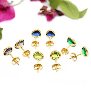 Forma de pera clásica 6x8 MM peridoto hidro cuarzo bisel ajuste 24K chapado en oro Stud pendiente para mujer Joyería Al por mayor fiesta - Product Image 3