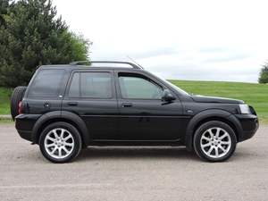 Voitures d'occasion en nouvel état avec boîte de vitesses manuelle de taille de pneu R18 Sièges en cuir intérieur foncé FWD Drive - Product Image 4