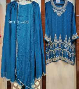 Costumes de créateur moderne faits à la main non cousus pour adultes et filles robe en lin brodée à la main tenue de fête de festival dentelle indienne pakistanaise - Product Image 1