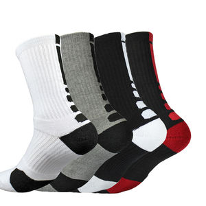 Calcetines deportivos de poliéster antideslizantes de alta calidad personalizados para jugadores de fútbol jóvenes con logotipo inferior hecho en Pakistán - Product Image 1