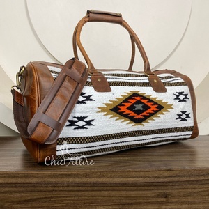 2025 accesorios de viaje bolsas de viaje al aire libre manta de sillín personalizada bolsa de Gimnasio Deportivo para mujeres bolsas de lona de cuero genuino bolsas de noche - Product Image 1