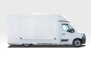 Camion de restauration mobile blanc 5,8 m avec carrosserie en aluminium, compartiments isolés et espace de préparation pour la restauration en extérieur - Product Image 2