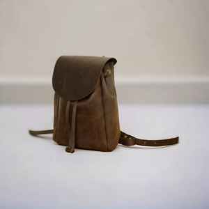 Mochila de Trekking de cuero de la mejor calidad Unisex con estilo, bolsa de viaje informal duradera con cierre de cremallera, bolsa de moda para hombres y mujeres - Product Image 1