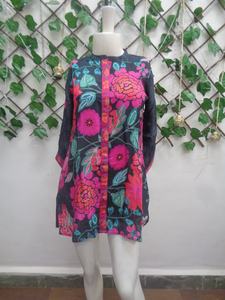 เสื้อคลุมพิมพ์ลายดิจิตอลสำหรับสตรีเสื้อผ้าชาติพันธุ์อินเดียคอลเลกชันสำหรับเทศกาล - Product Image 4