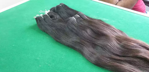 Vente en gros d'extensions de cheveux indiens vierges Remy à cuticules alignées, cheveux bruts simples dessinés de style vague naturelle soyeuse et droite - Product Image 4