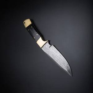 Cuchillo de caza y acampada de hoja de acero de Damasco hecho a mano personalizado con mango de cuerno para uso en exteriores compatible con OEM. - Product Image 2