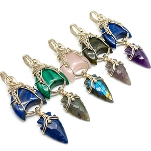 Crescent Multy hecho a mano Crescent Multi Gemstone Moon Shape Wire Wrapped Arrowhead Pendant - Product Image 3