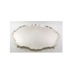 Plateau de chocolat en métal de table élégant avec un design moderne parfait pour la maison et les vitrines cadeaux - Product Image 1