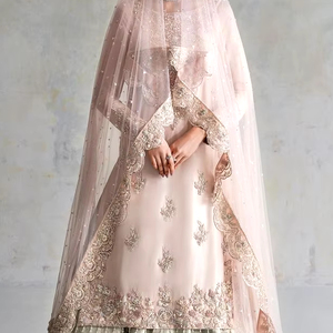 NOUVEAU-SUPERBE-BRODERIE SUR ROBE KURTA, LEHENGA & DUPATTA AVEC DABKA EMBELLISÉE, PERLES, TRAVAIL DE PIERRE pour FÊTE/MARIAGE = 2024 - Product Image 1