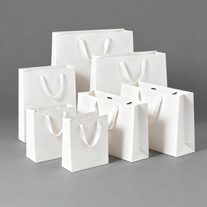 Oferta <span class=keywords><strong>de</strong></span> Bolsas <span class=keywords><strong>de</strong></span> Cartón Blancas con Logotipo Impreso Personalizado <span class=keywords><strong>para</strong></span> Ropa, Gafas, Cosméticos, Tiendas y Publicidad - Product Image 1
