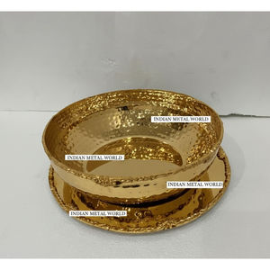 Cuenco de Chocolate Vintage de Latón con Pedestal, Cuenco Decorativo de Metal Dorado con Grabados Florales, Cuenco Decorativo para el Hogar - Product Image 4