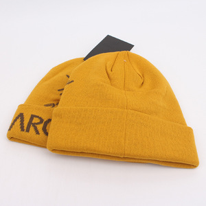 Gorras frías con diseño de moda al por mayor, gorro de punto con logotipo de letras grandes y cálido con estampado completo, gorro de punto con logotipo personalizado, proveedor de Vietnam - Product Image 4