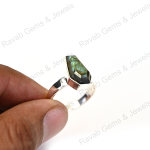 Nouveauté Bague en argent sterling 925 massif plaqué or rose avec labradorite verte naturelle de forme cercueil sertie en bélière Bijoux pour femmes - Product Image 1