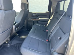 Chevrolet Silverado 1500 RST V8 5.3L 4WD d'occasion propre 2020 - Product Image 6