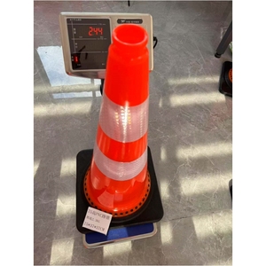 مخاريط مرورية مرنة عالية الجودة من البلاستيك PVC بطول 75 سم باللون البرتقالي مع قاعدة مطاطية - Product Image 1