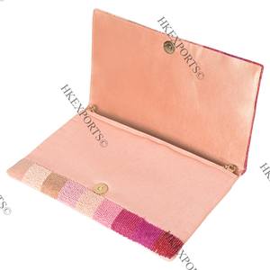 Fabriqué à la main ROSE ALL DAY nuptiale perlée pochette élégante rose et or sac à main de mariage pour les mariées - Product Image 2